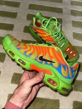 Nike x Supreme Air Max 95 Orange Flame Pattern Athletic Sneakers